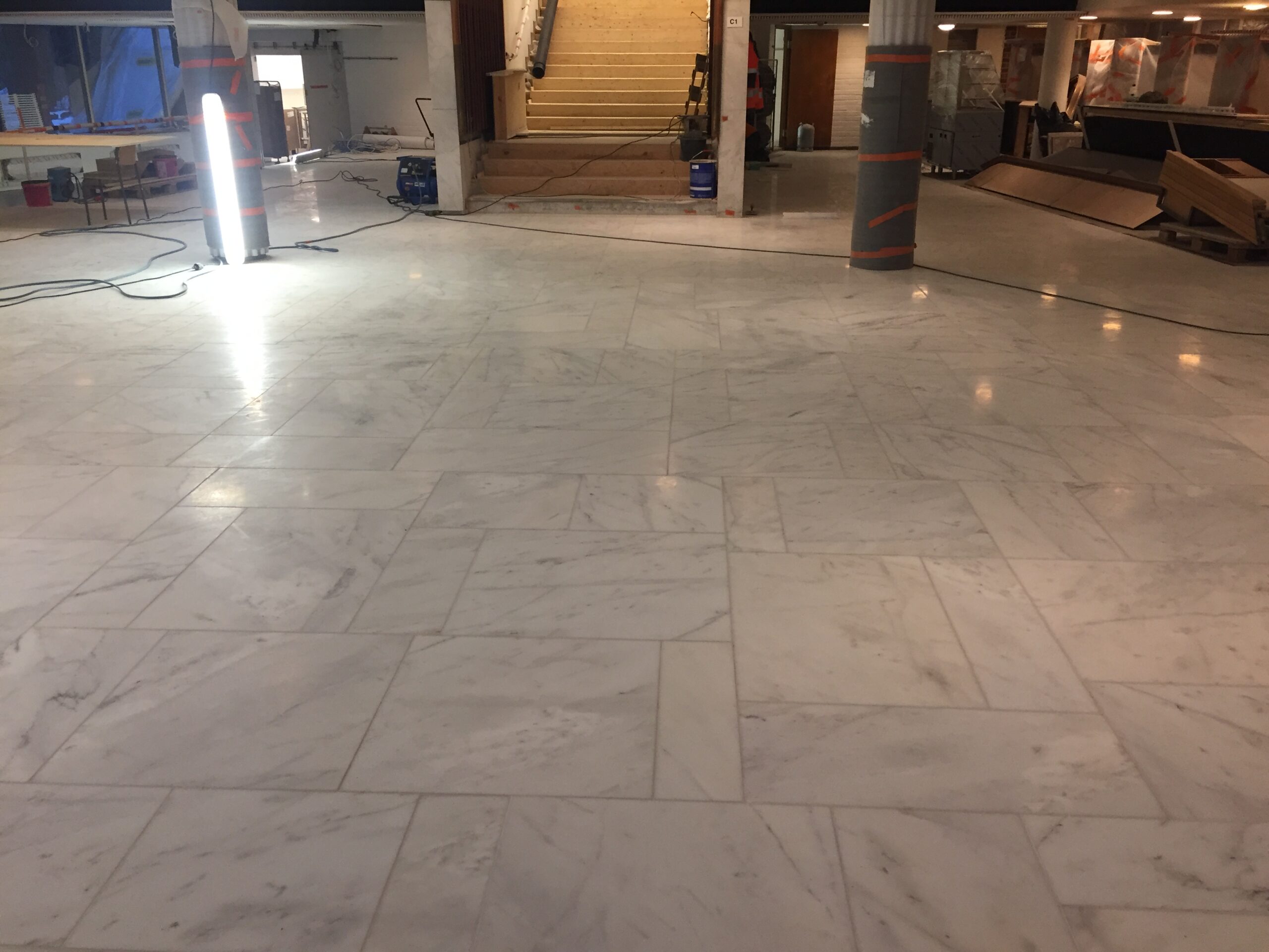 LIGHTSTONE WHITE MARBLE Lusorochas MÁRMOL BLANCO ESTREMOZ DE LUSOROCHAS