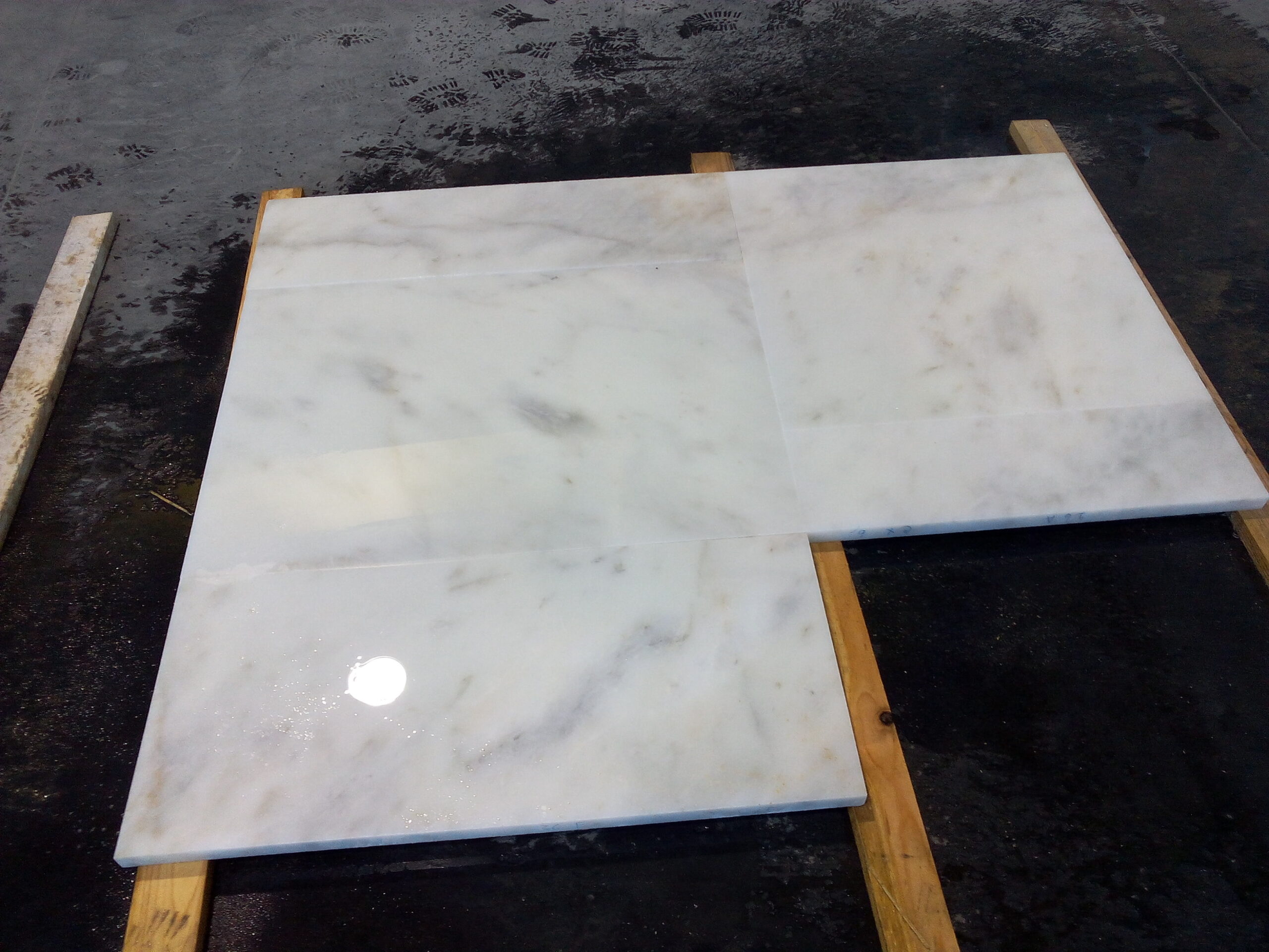 LIGHTSTONE WHITE MARBLE Lusorochas MÁRMOL BLANCO ESTREMOZ DE LUSOROCHAS