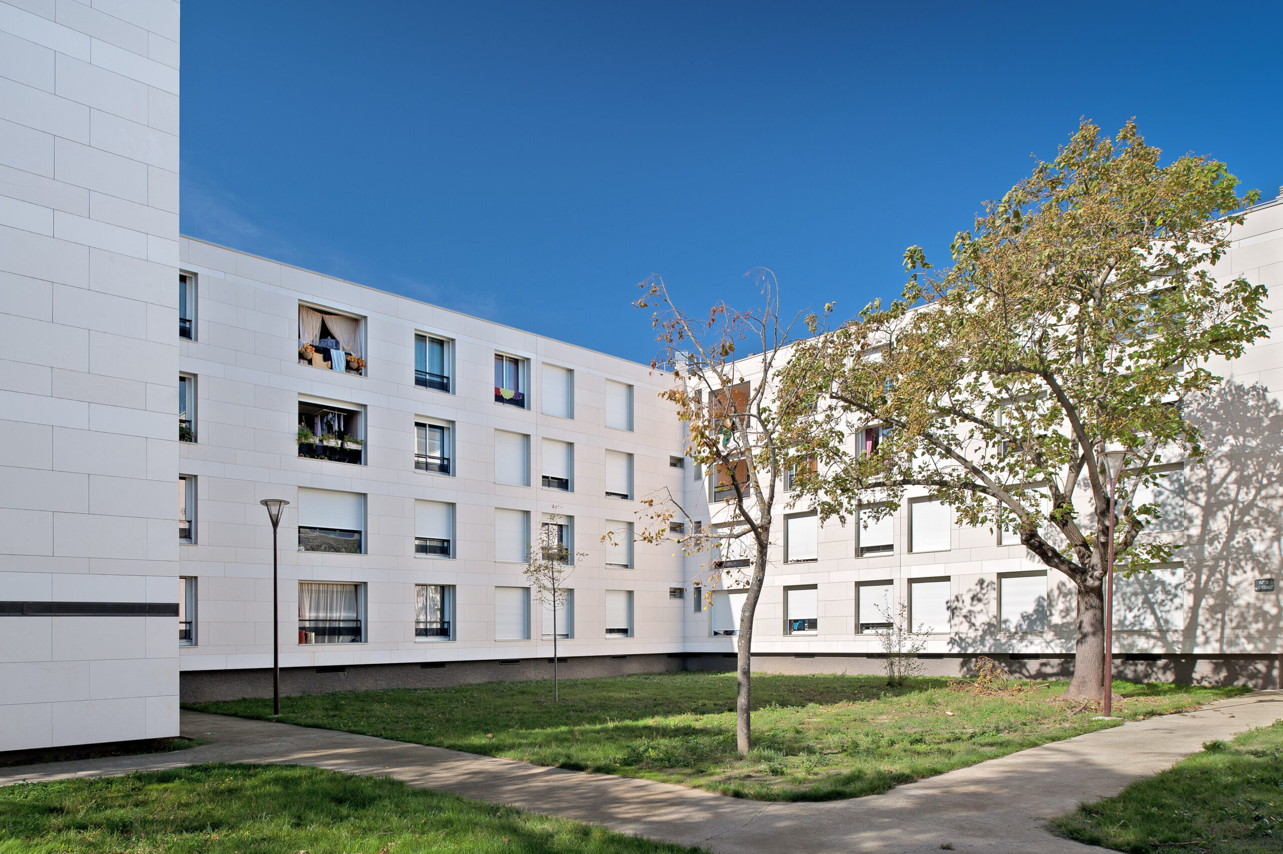 Semi Rijo Lusorochas FACADE IN WHITE LIMESTONE BY LUSOROCHAS